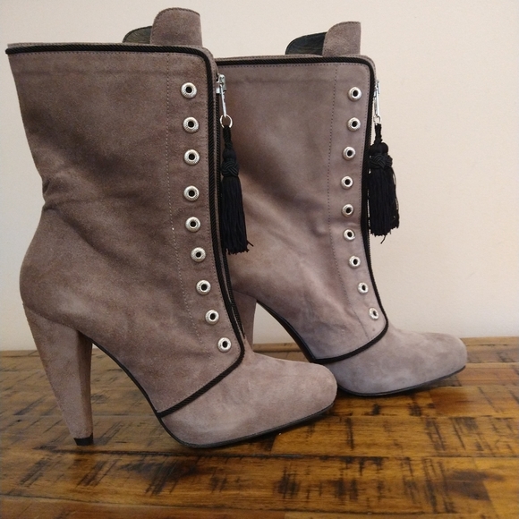 Farrutk suede heeled boots - Picture 2 of 13